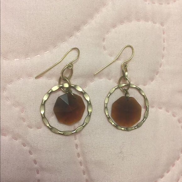 Cache earrings - Picture 3 of 3